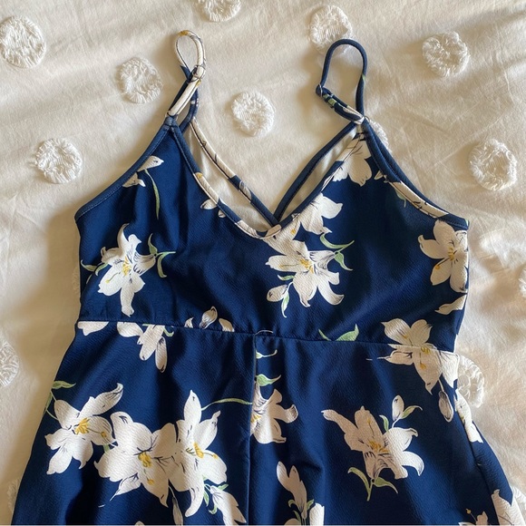 Blue white and yellow daffodil summer sundress dress from Shein, size small - Picture 4 of 9